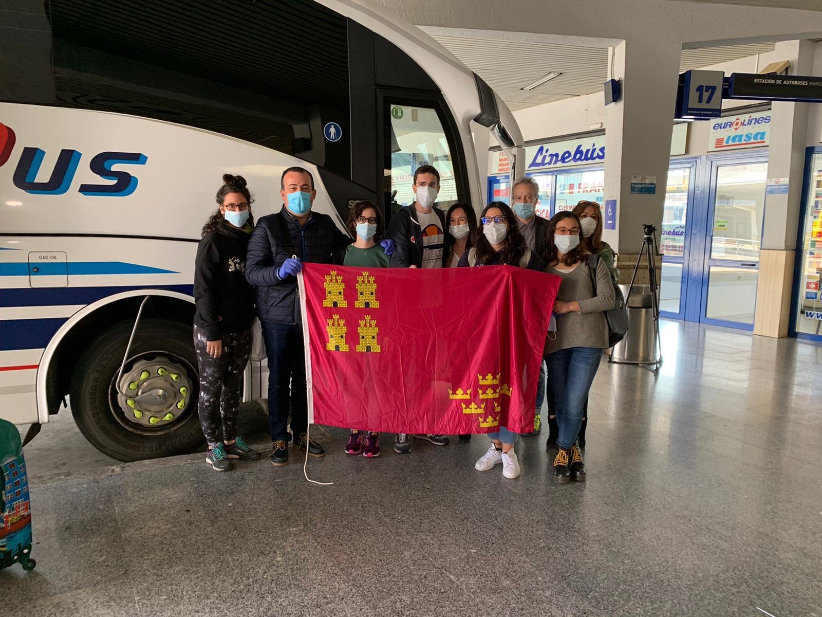 INTERBUS REALIZA EL SERVICIO DE TRASLADO DESDE EL AEROPUERTO A MURCIA DE UN GRUPO DE SANITARIOS MURCIANOS ATRAPADOS EN ARGENTINA POR LA CRISIS DEL CORONAVIRUS