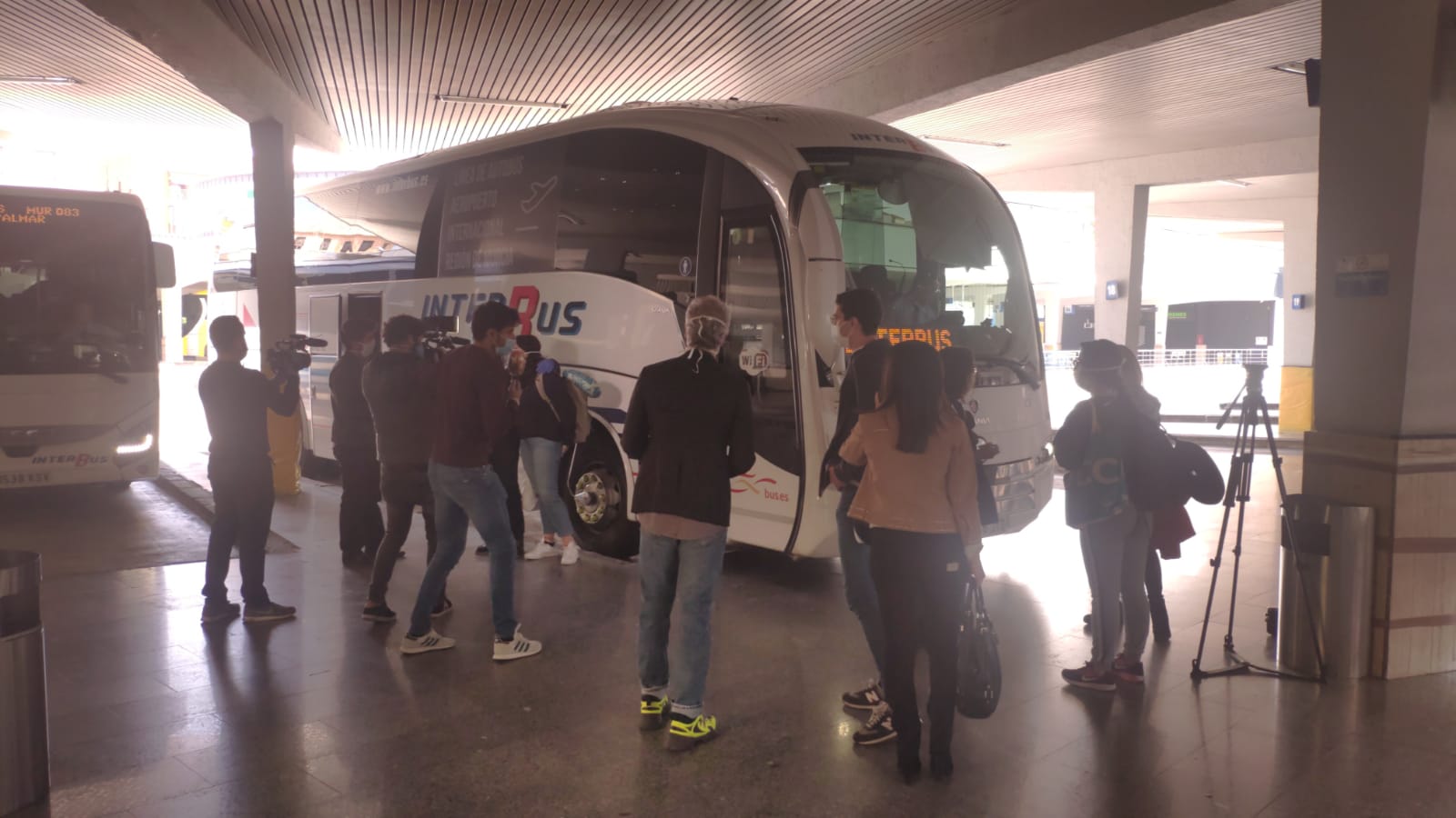 INTERBUS REALIZA EL SERVICIO DE TRASLADO DESDE EL AEROPUERTO A MURCIA DE UN GRUPO DE SANITARIOS MURCIANOS ATRAPADOS EN ARGENTINA POR LA CRISIS DEL CORONAVIRUS